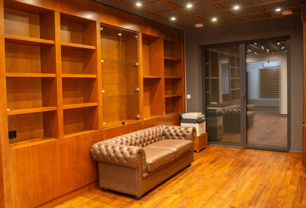 Tábornoki szivarszoba szagelszívóval és párásítóval (Fotó: Ripost)