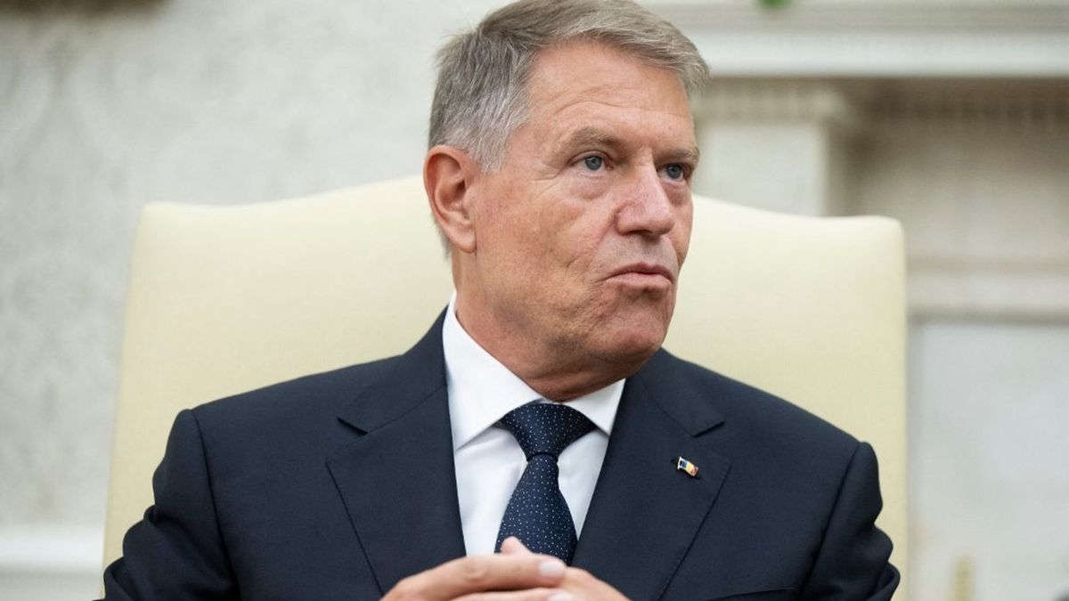 Váratlanul lemondott a román elnök