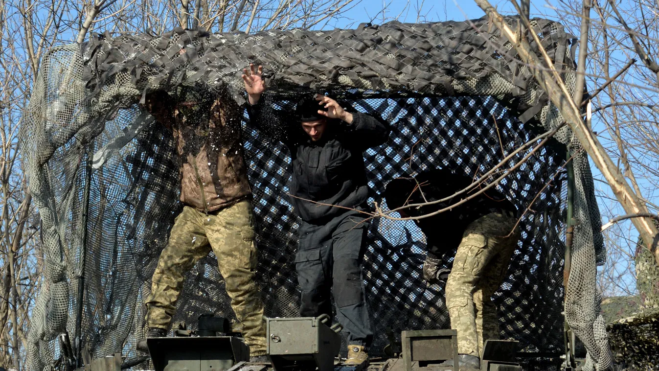 Zelenszkij milliókat fizetne a katonáknak