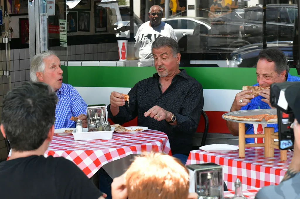 Galéria - február 9. a pizza világnapja, pizzázó sztárok - RIPOST