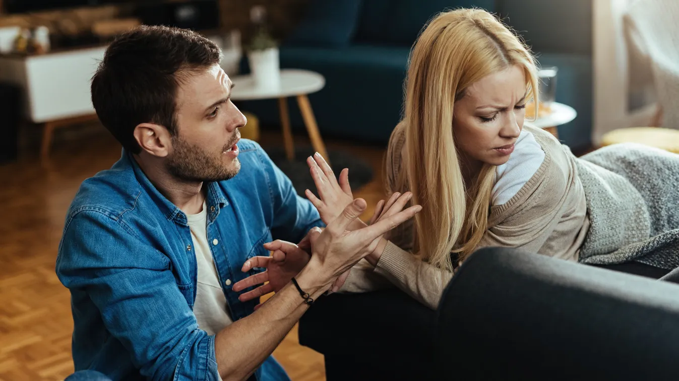 "A párom azért veszekszik, mert női barátaim vannak"