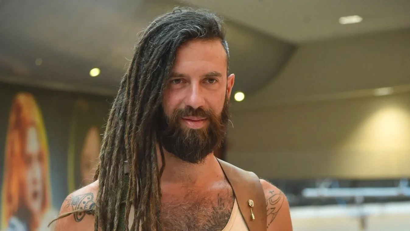 Varga Viktor ruházatával borzolja a kedélyeket