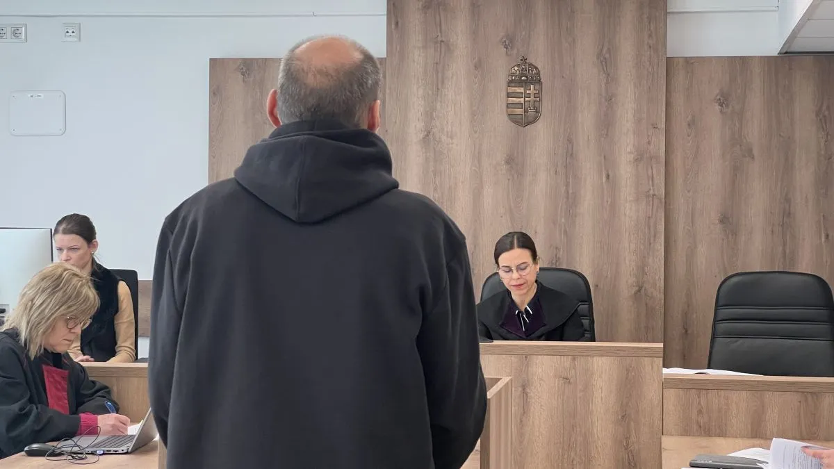 magára hagyta
anyját