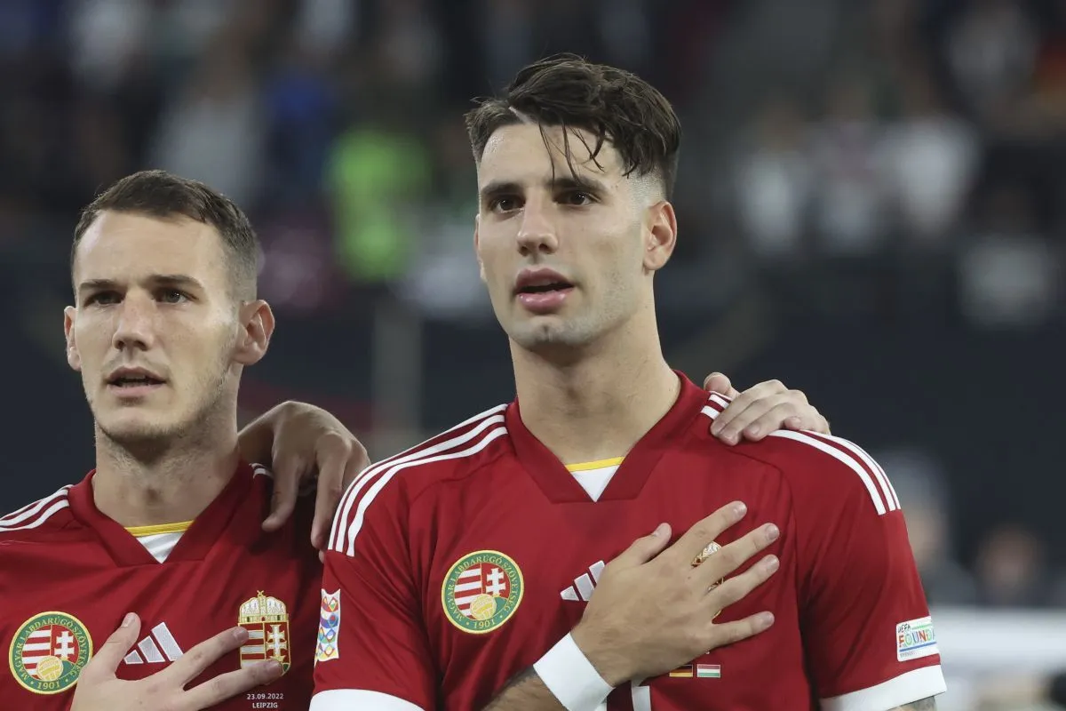 Gazdag Dániel (balra) az Eaglesnek, Szoboszlai Dominik a Chiefsnek szurkol a Super Bowlon