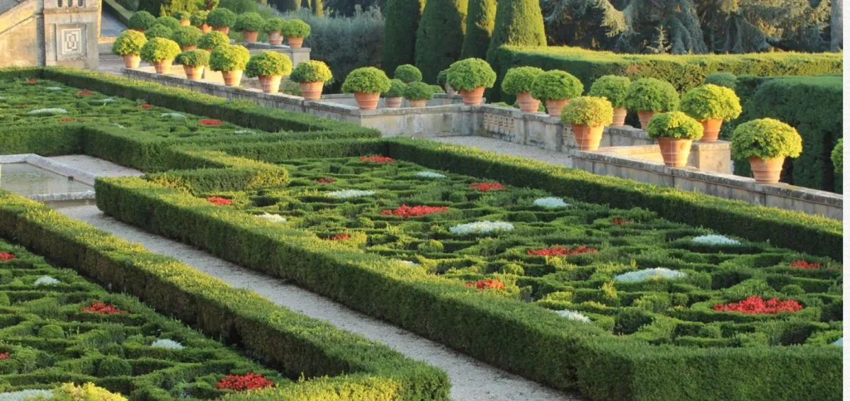 A Castel Gondolfo nem csak hatalmas dísz parkkal rendelkezett, hanem a zöldségeket és a gyümölcsöket is saját magunknak termelték meg.