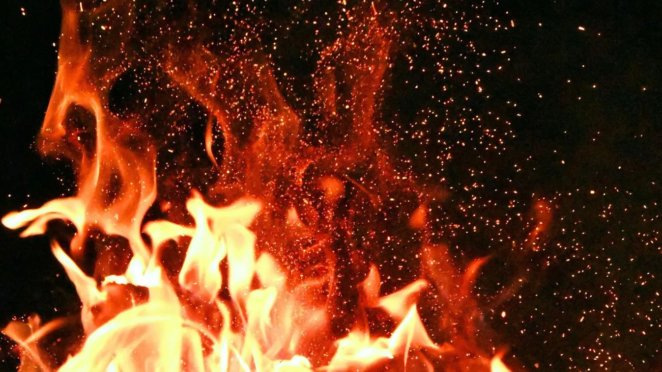 Felcsaptak a lángok a Balatonnál