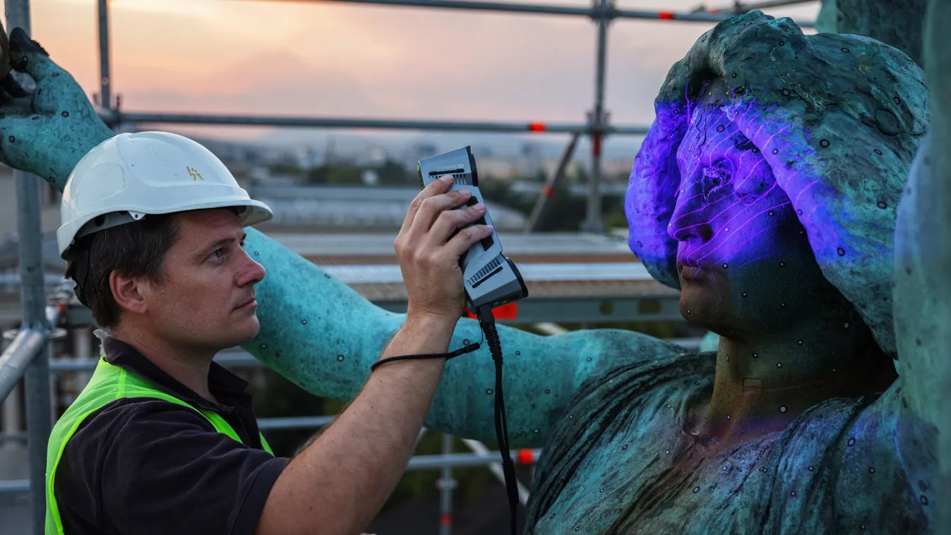 Ezt volt a 120 éves időkapszulában a Hősök terén