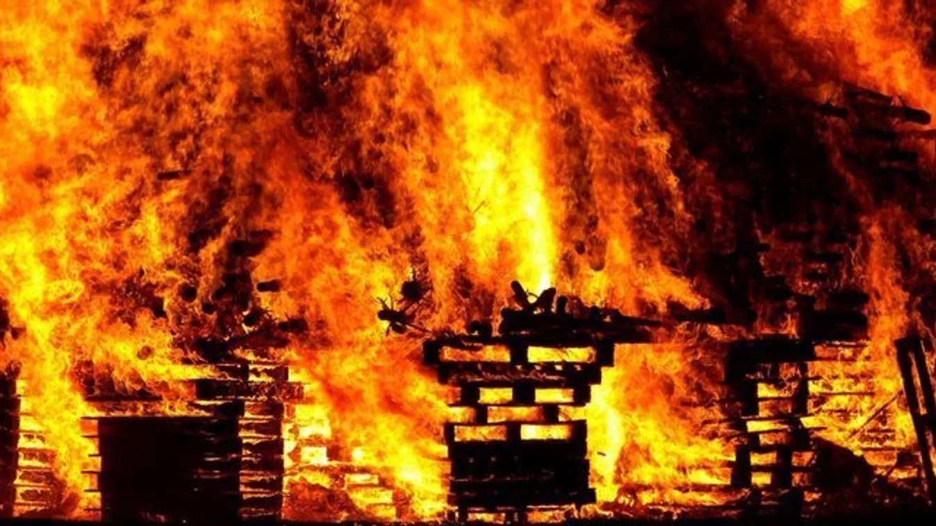 Teljes pusztulás: megsemmisítő lángok csaptak fel Siófokon