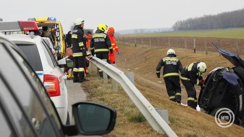 M5-ös autópálya baleset Városföld