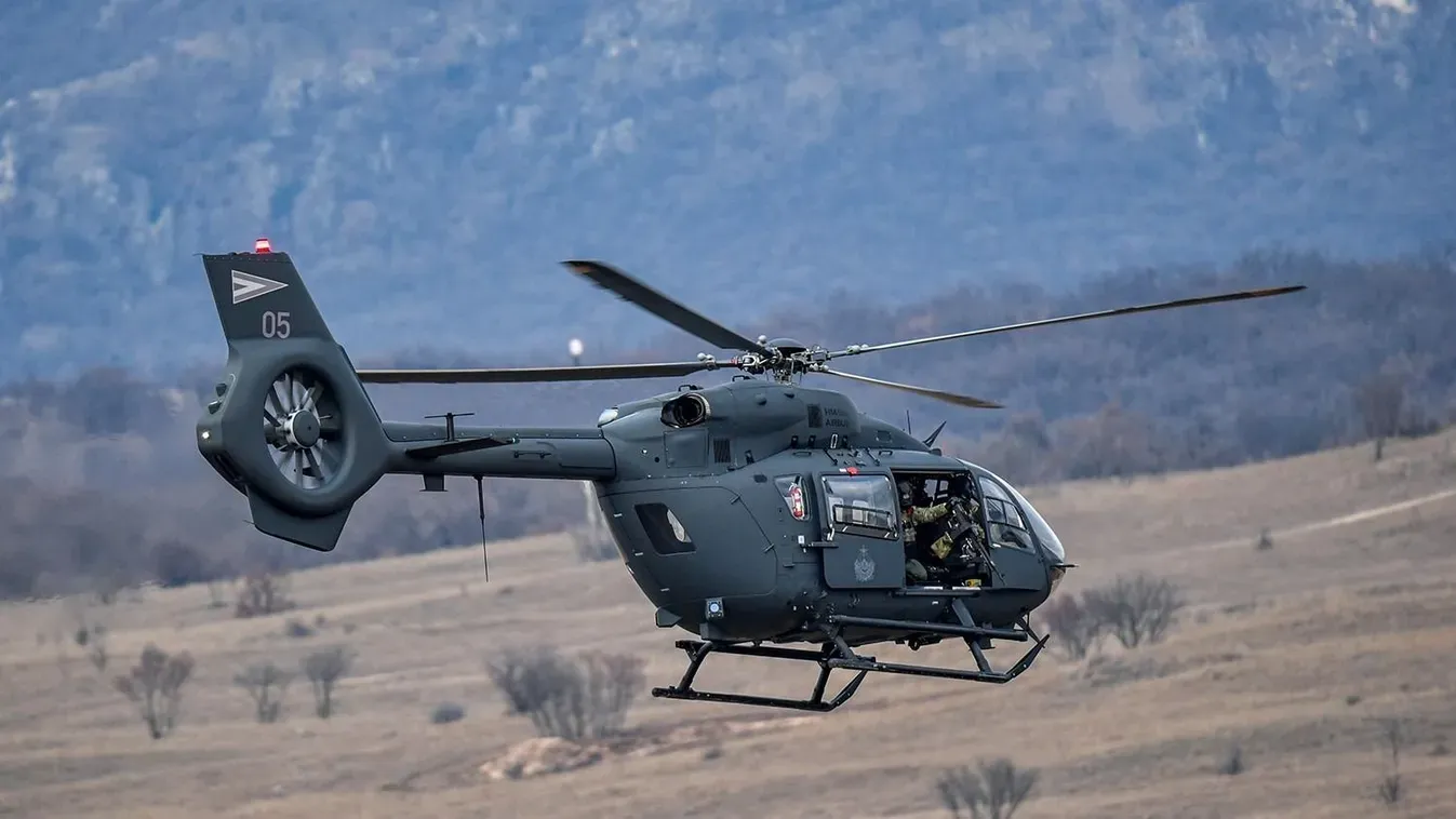 Helikopterrel látogatta feleségét a leváltott vezérkari főnök