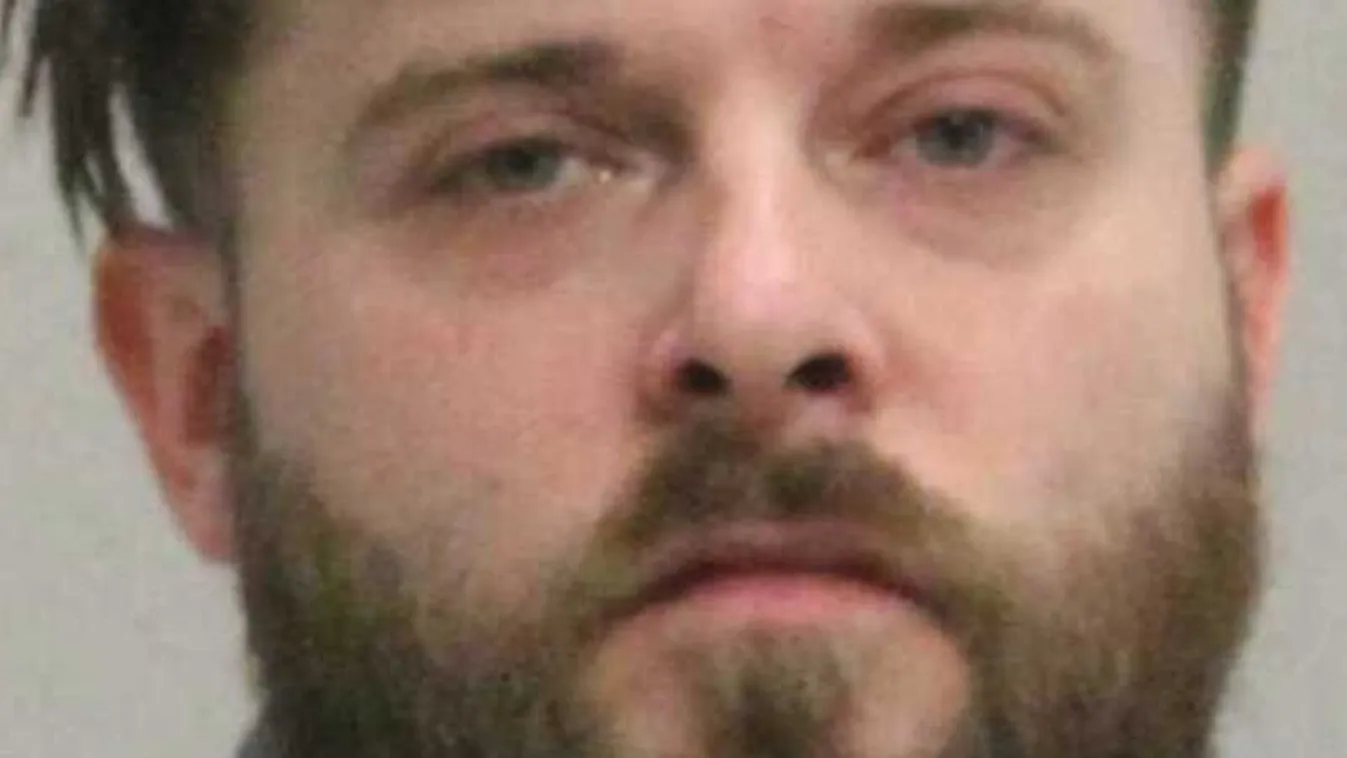 Kilakoltatási végzést adtak neki otthon, végzett rokonaival