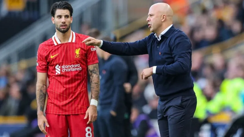 Slot (jobbra) a felépülése óta mind a hat bajnokin a Liverpool kezdőcsapatába tette Szoboszlait