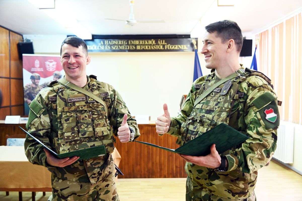 Lőrincz Tamás (balra) és Lőrincz Viktor továbbra is a hazájukat szolgálják a Magyar Honvédségnél