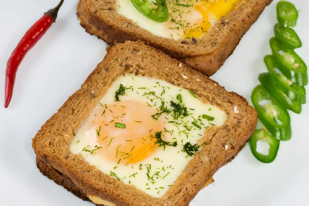 Melegszendvics Open,Sandwiches,Made,With,Fried,Eggs,Prepared,Sunny,Side,Up