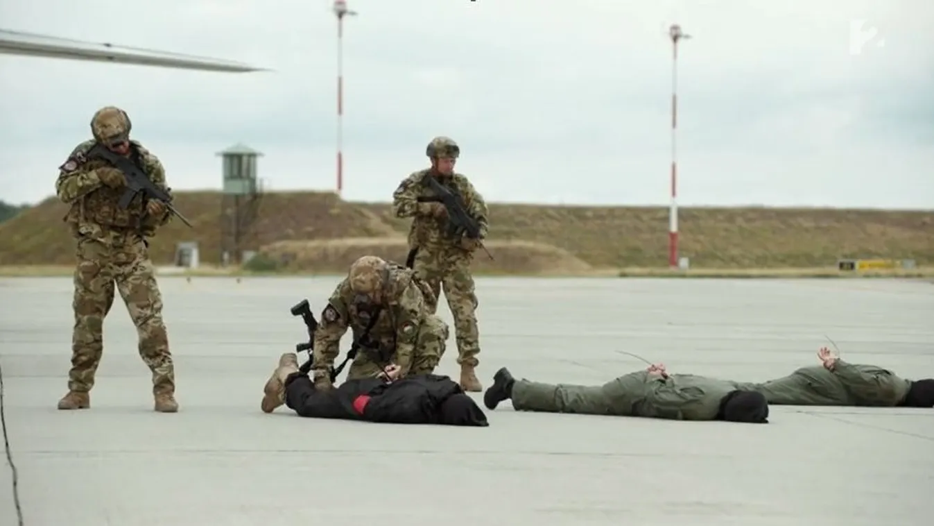 A Kiképzés: Robbanás, túszdráma és vadászgépek