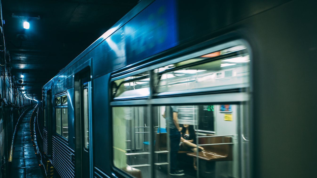 Óriási fennakadás a metrón - sikoltozva ugrottak fel az utasok