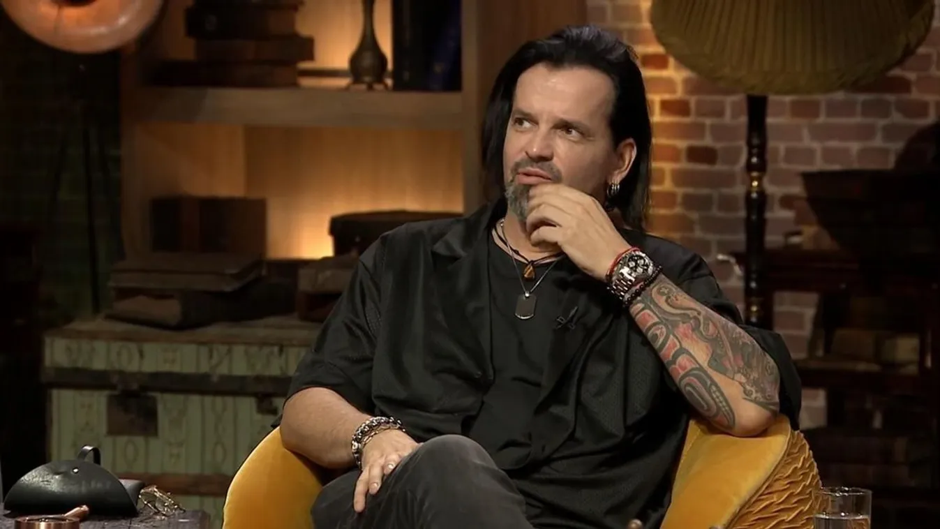 A Kincsvadászok sztárja szigorú édesapa, ezt tiltja fiainak