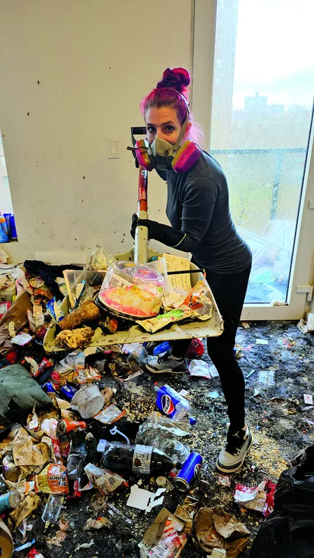 Valóság rovatban Fodor Barbara New York-i takarító, undorító dolgokat látott   RIPOST - Niki
