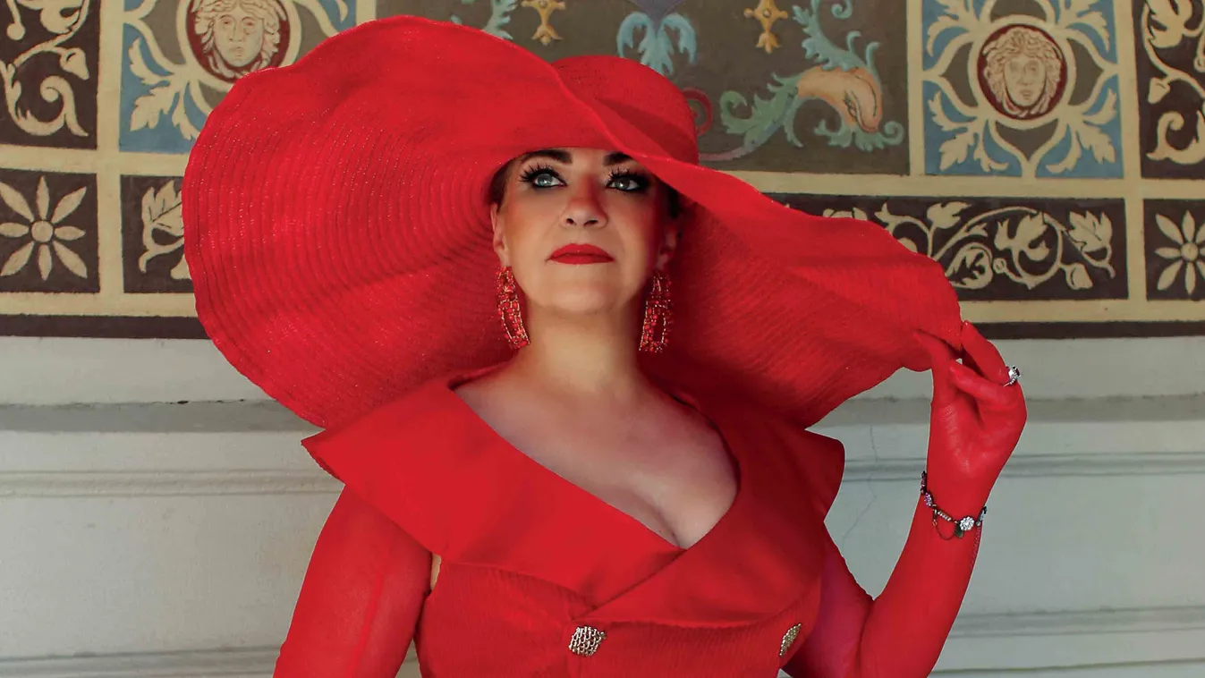 Micsoda díva! Hatalmas kebleket villantott Kiszel Tünde