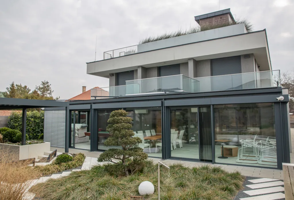 Ruszin-Szendi Romulusz 684 millió forintból felújított honvédségi villája (Fotó: Ripost)