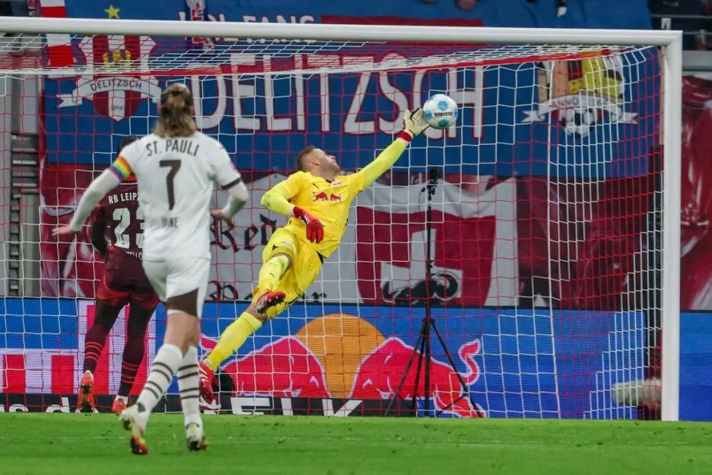 Gulácsi nagy védésekkel tartotta nullán a St. Paulit