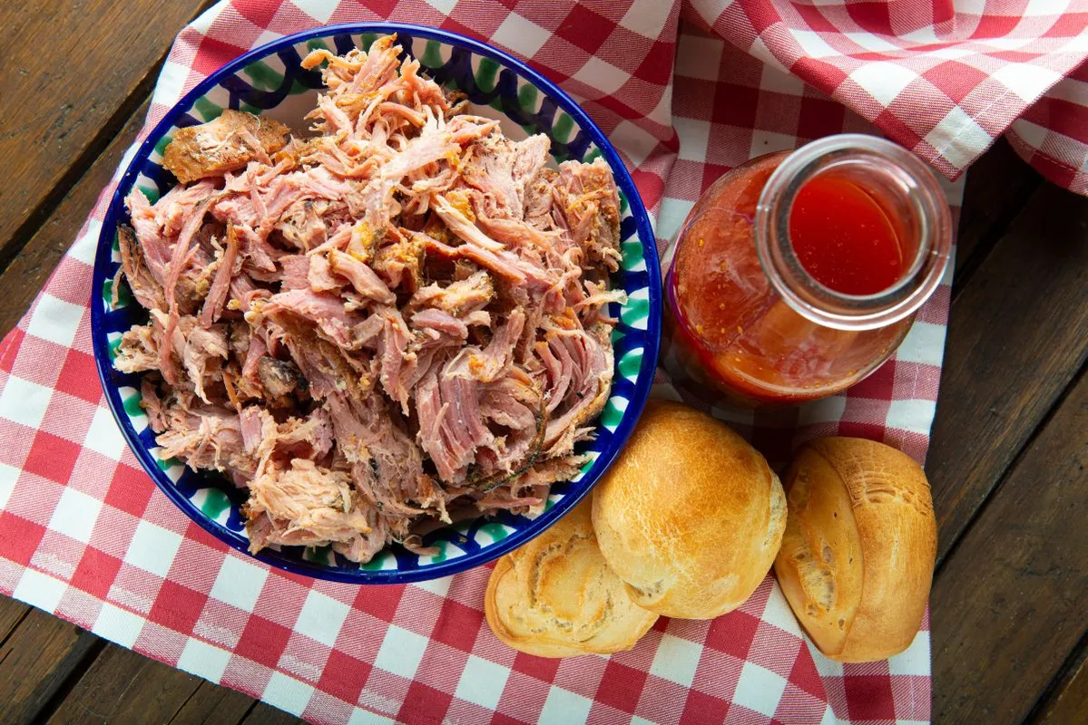 Recept Pulled,Pork,With,Vinegar,Barbecue,Sauce,American,Style