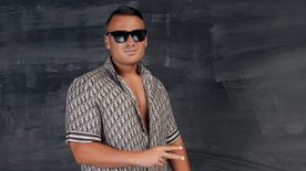 PSG Ogli a szakítás után így önti a lányok szájába üvegből a vodkát