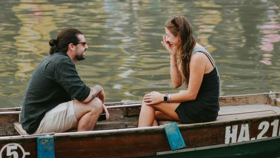 Lehull a lepel: így hódítanak a különböző csillagjegyek