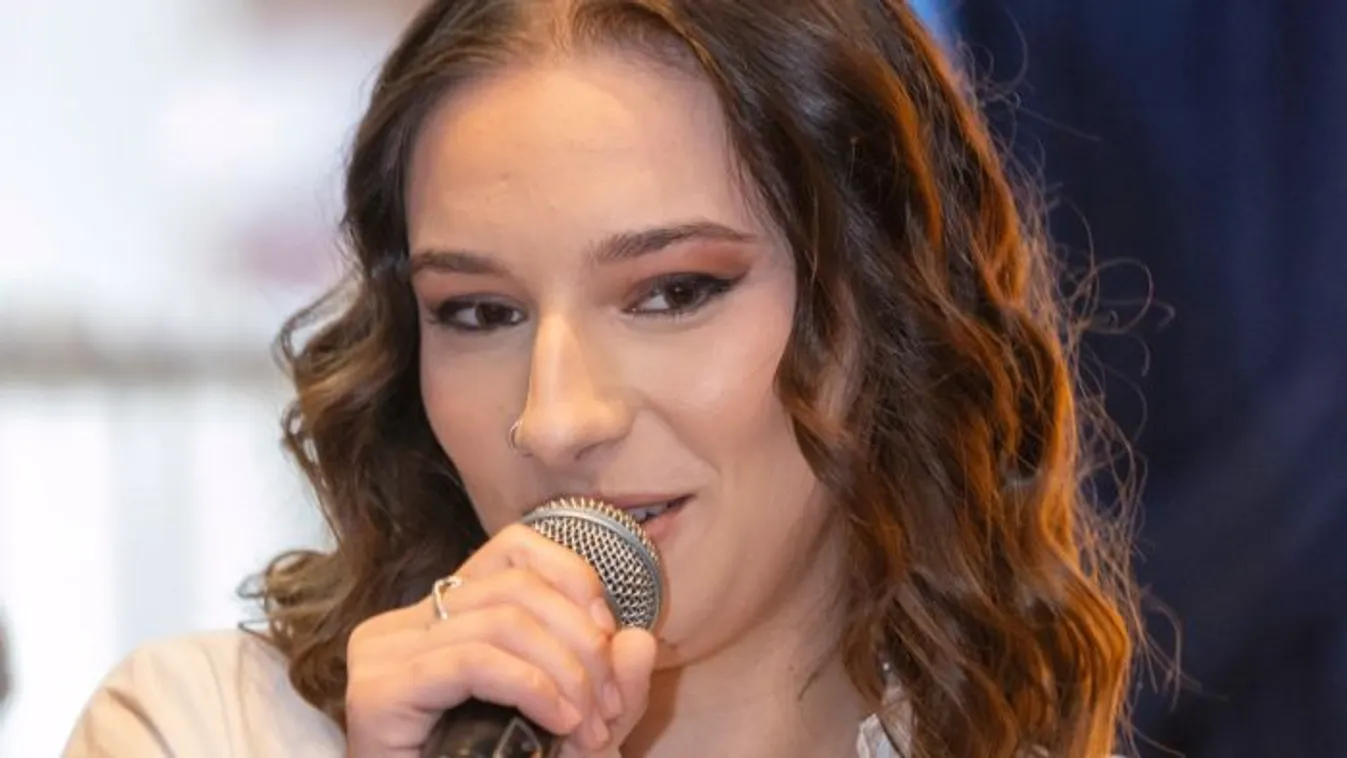 Boldogabb nem is lehetne a Megasztár szépsége