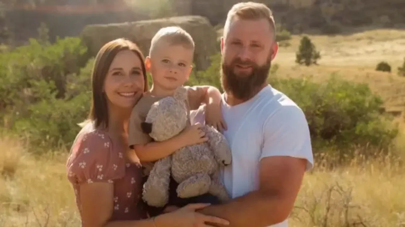 Halála után segít a hős édesapa