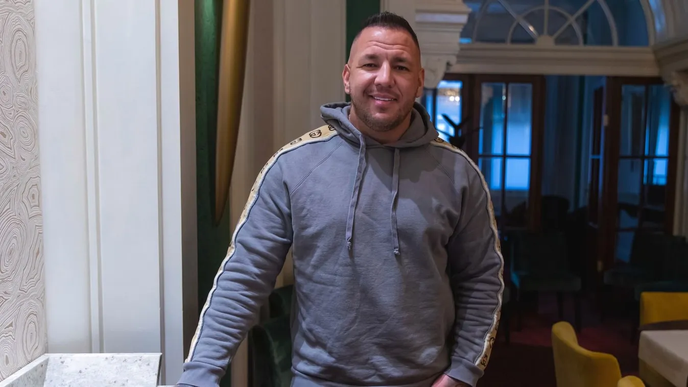 Curtis elképesztő izomzatot épít