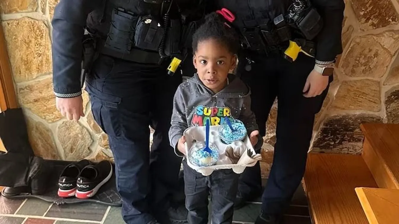 Rendőrt hívott anyukájára a kisfiú, mert megette a fagyiját