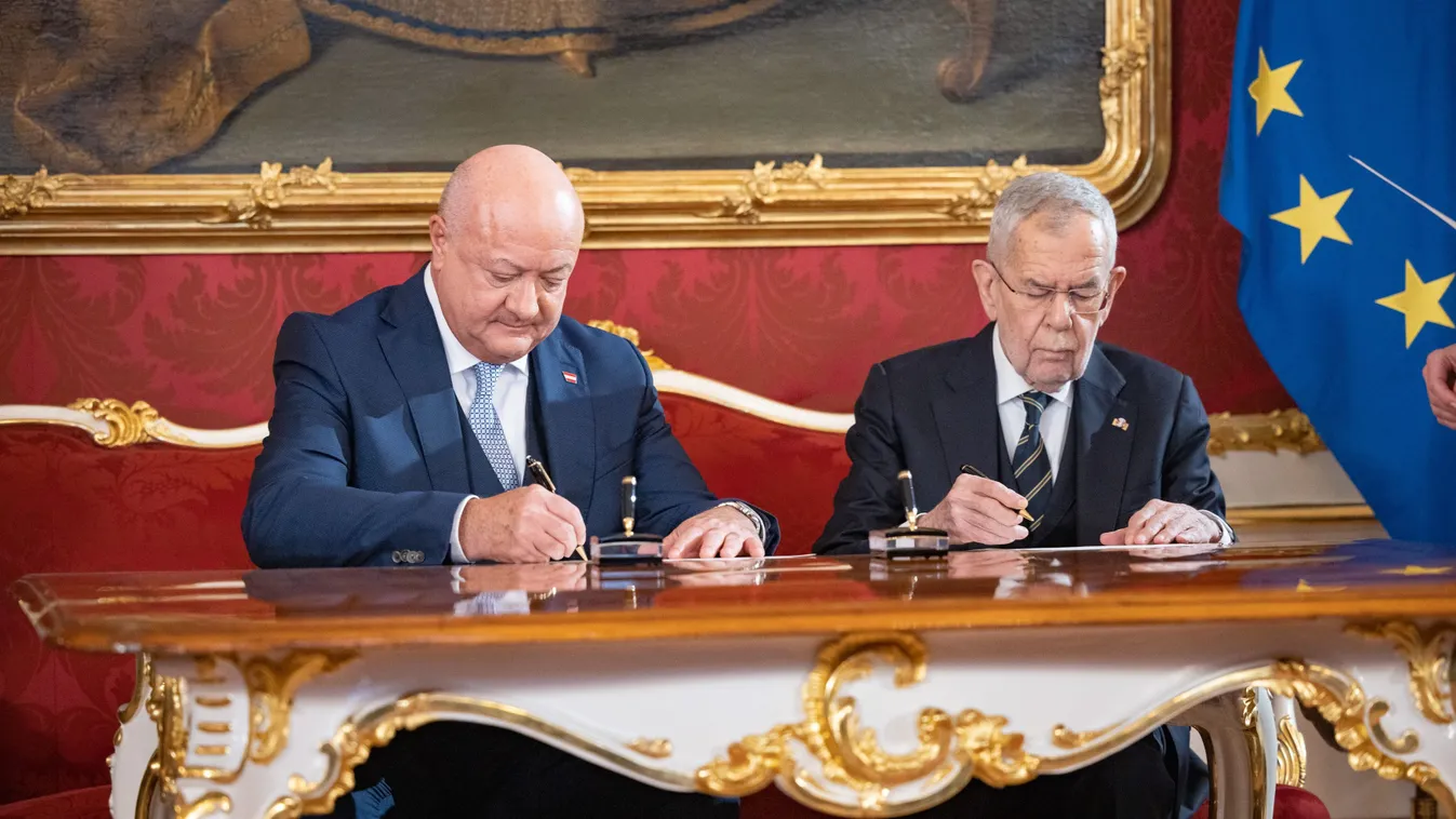 Hivatalba lépett az új osztrák kancellár!