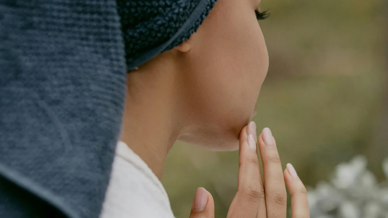 Szőrteleníteni akart, de szakálla nőtt a fiatal lánynak