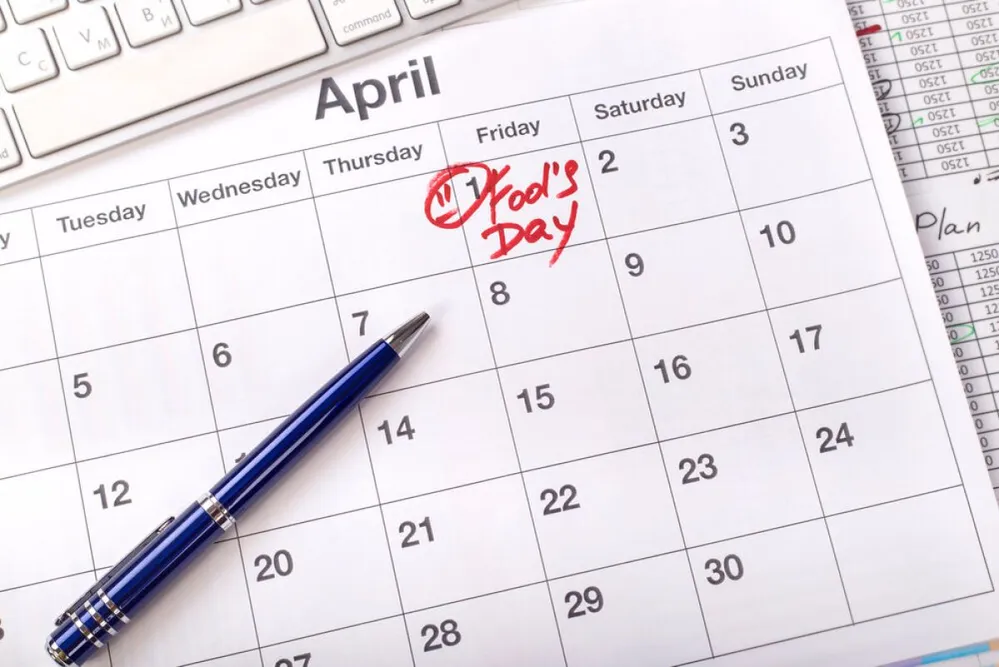 április 1, bolondok napja, bolondok napi átverés, április elseje