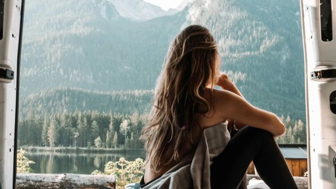 Eladta a házát, hogy egy furgonban éljen