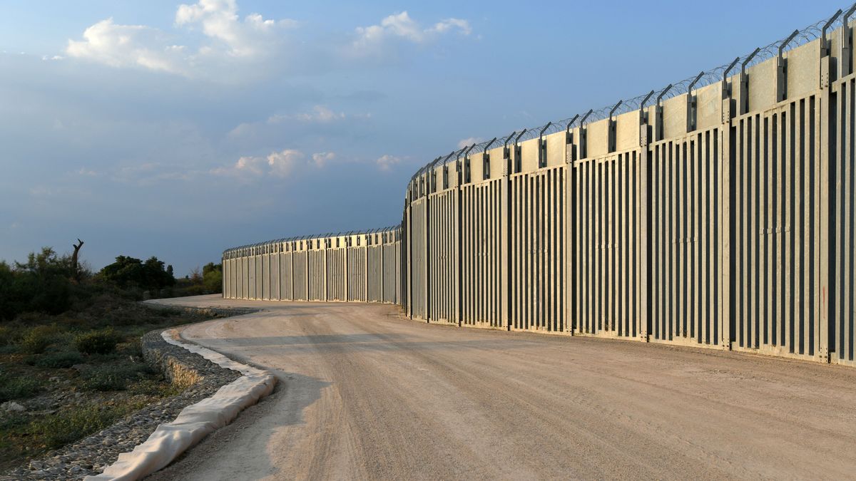 Törökország az illegális migráció ellen. Falat építenek!
