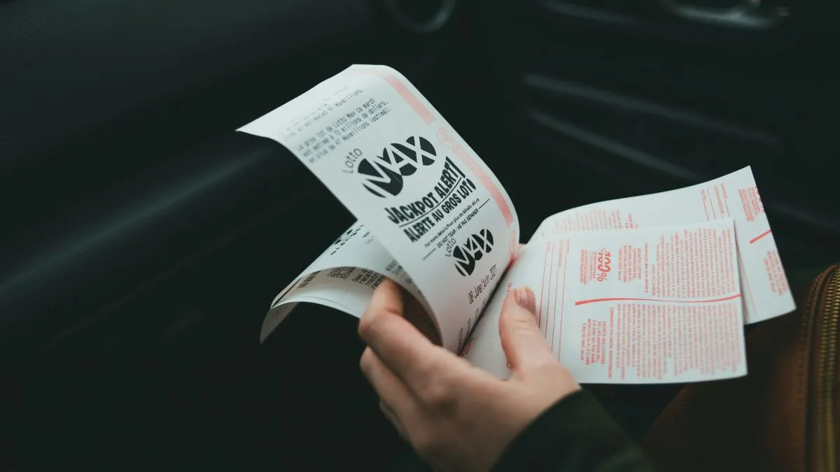 Mielőtt átvette a nyereményét a férfi egy olyan dolgot tett, ami miatt a lottó szó hallatán manapság már felfordul a gyomra. 