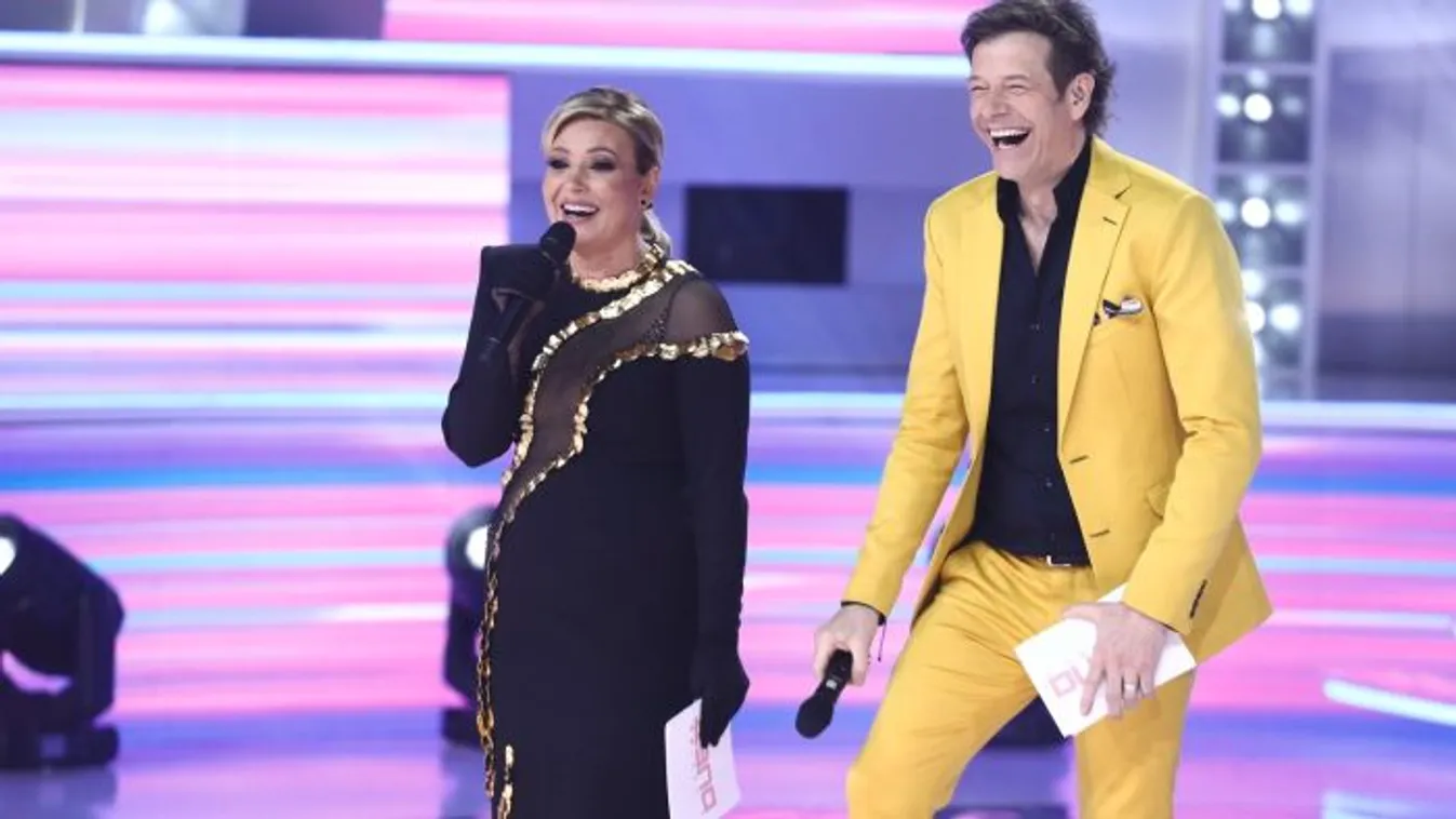 Emelte a tétet Liptai Claudia, meztelen ruhában jelent meg!