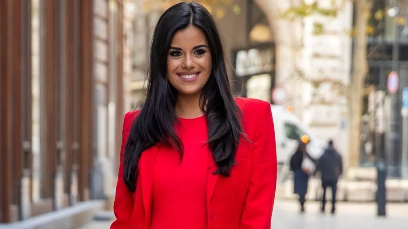 Merész fotón mutatta meg kerek pocakját Szarvas Andi