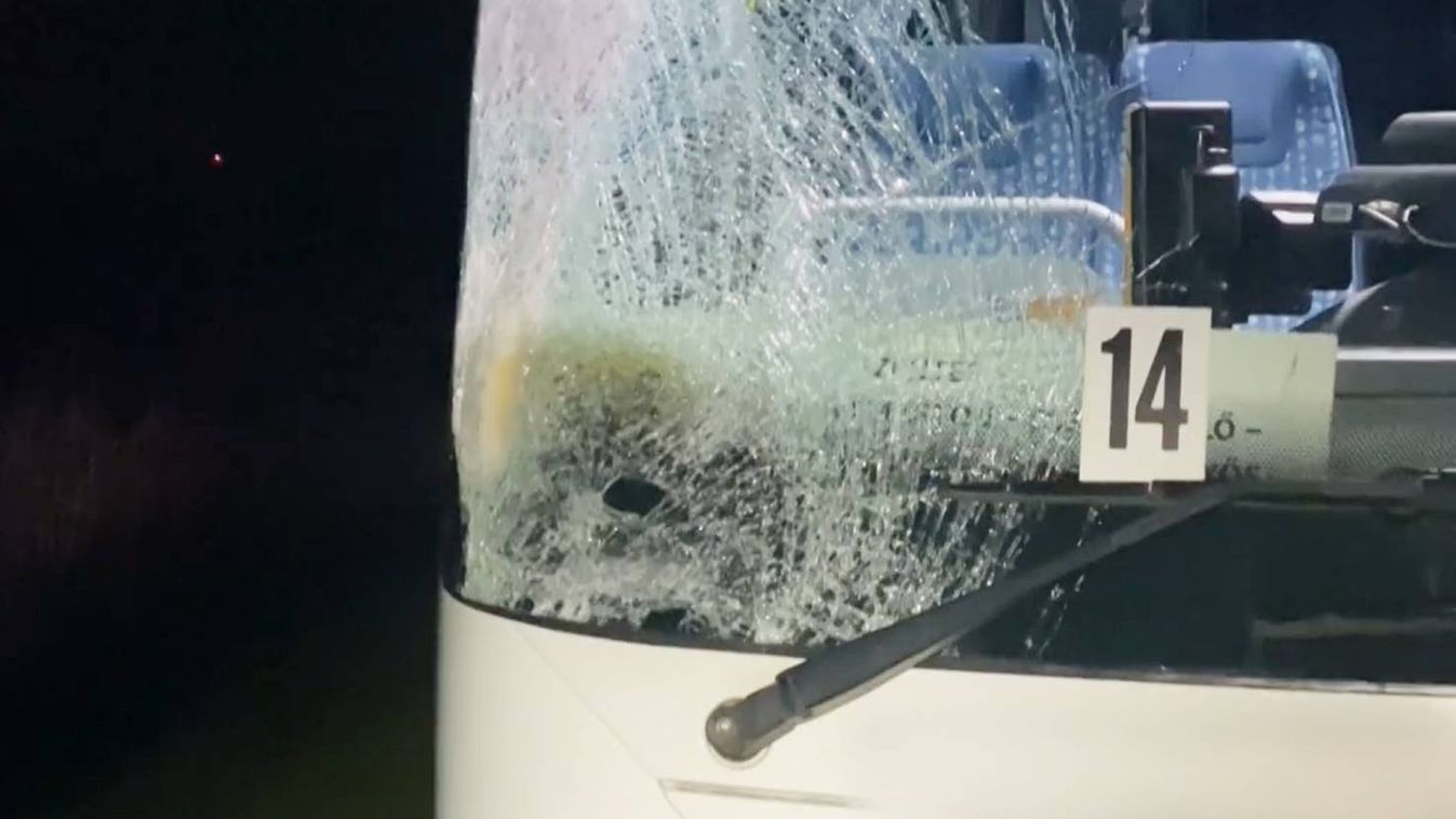 Rettenetes buszbaleset történt Szászbereknél: egy ember meghalt