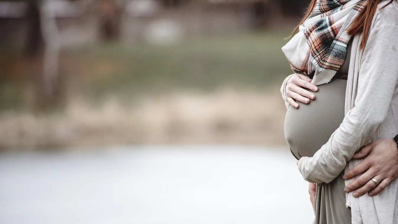 Szívszorító döntést hozott a hármas ikreket váró anyuka