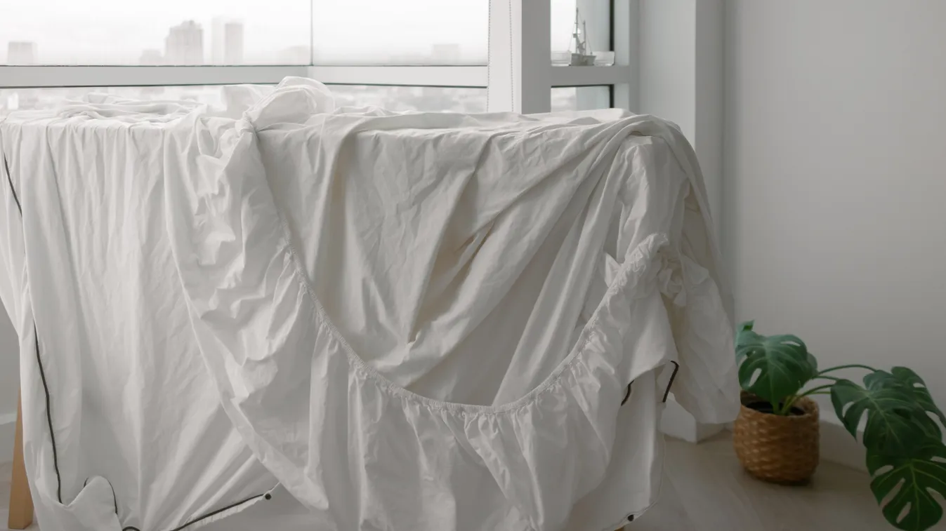 Ilyen az igazi lepedőakrobata: többé nem borul fel a...