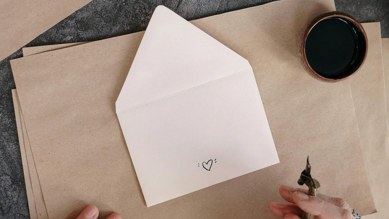 Rejtélyes üzenetet hagyott a pilóta az egyik utasnál