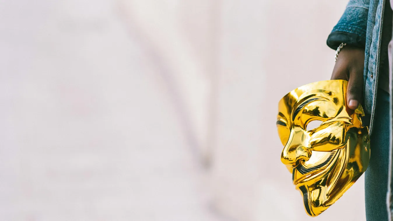 Végighazudta a kapcsolatukat, más nőktől van gyereke