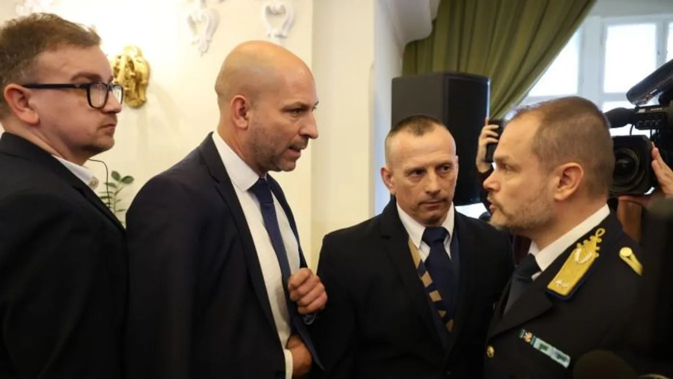 Szabó Bálint nincs kórházban, a közgyűlésre próbált beszökni