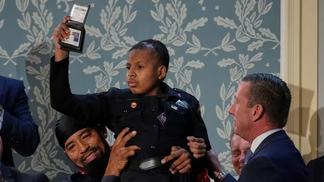 Rákbeteg kisfiút nevezett ki titkosügynöknek Trump