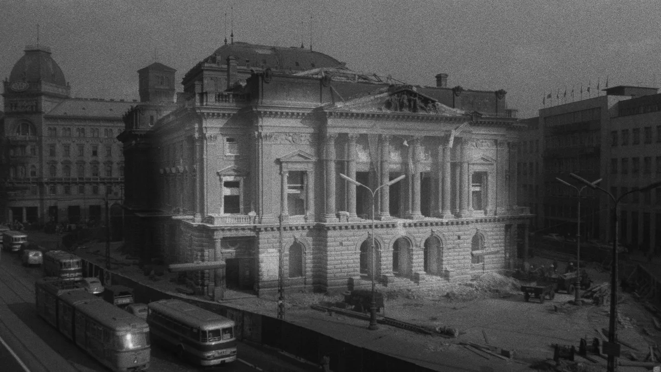 Sosem látott film került elő a Nemzet Színház robbantásáról