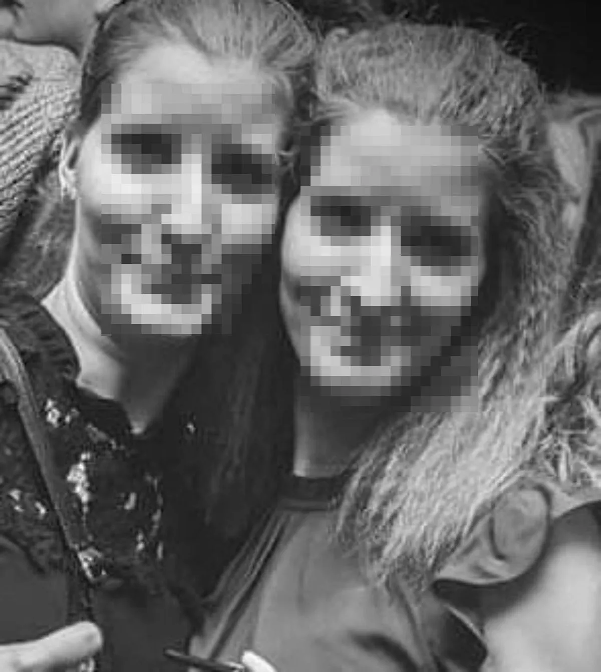 A Huszti ikrek hátizsákkal tértek vissza a helyszínre