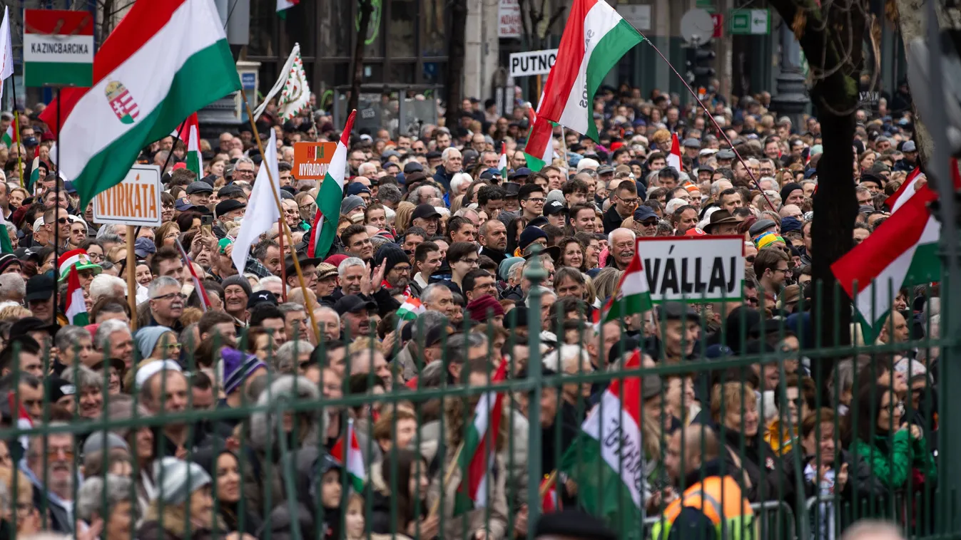 Orbán Viktor: Brüsszel visszaél a hatalmával